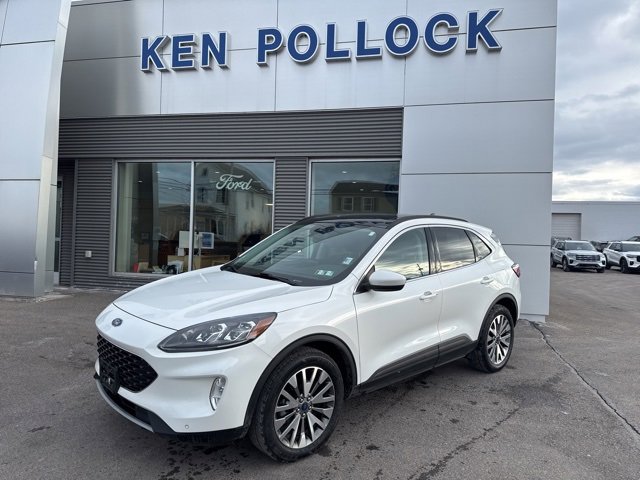 Certified 2022 Ford Escape Titanium w/ Class II Trailer Tow Package image 2