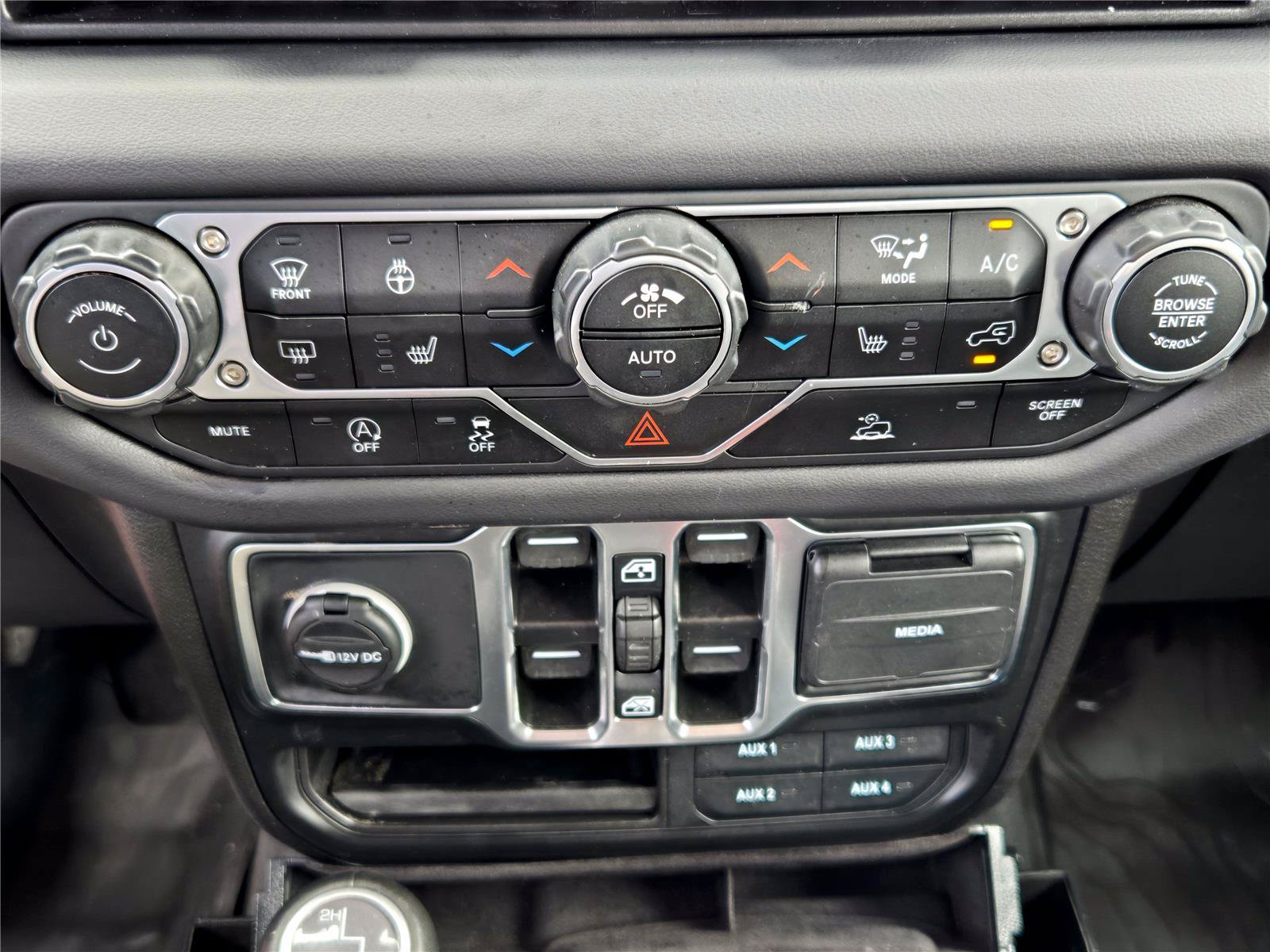 Used 2024 Jeep Gladiator Sport AWD/4WD image 18