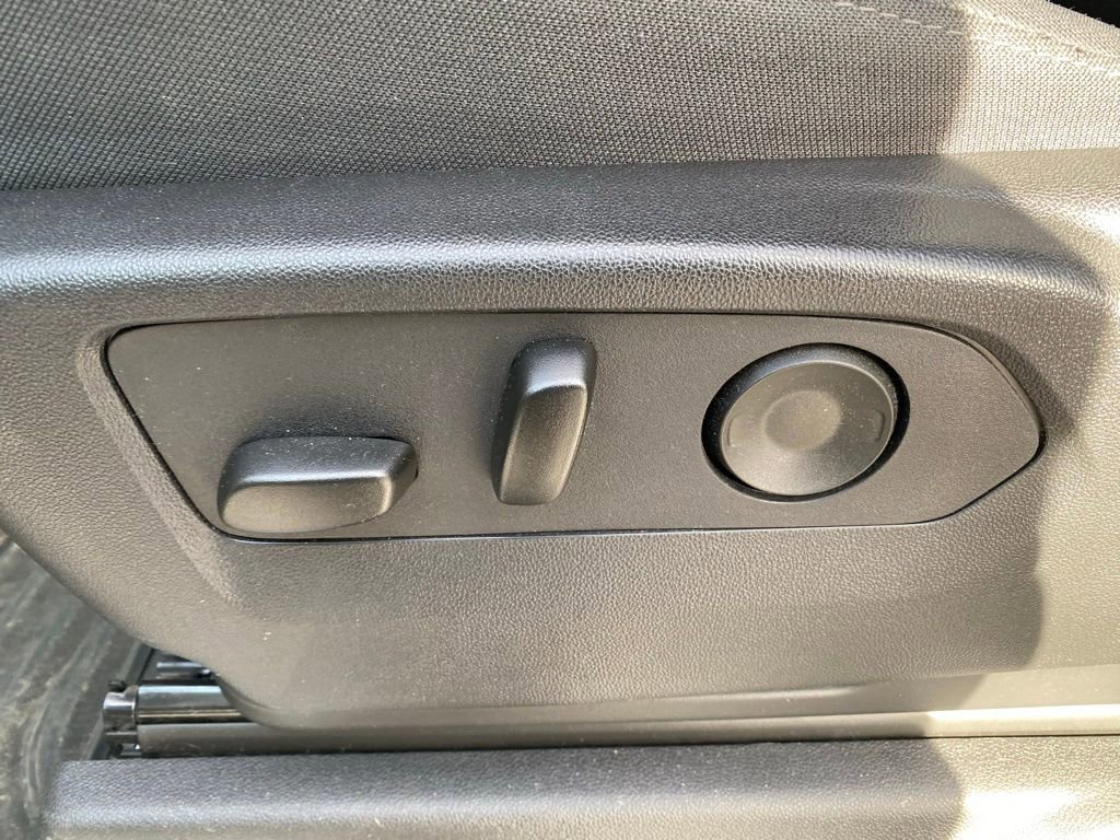 Used 2025 Chevrolet Silverado 2500 LT w/ Convenience Package image 15