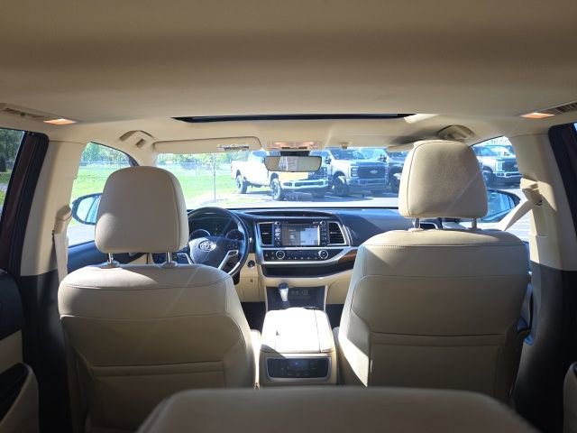 Used 2018 Toyota Highlander Limited FWD image 13