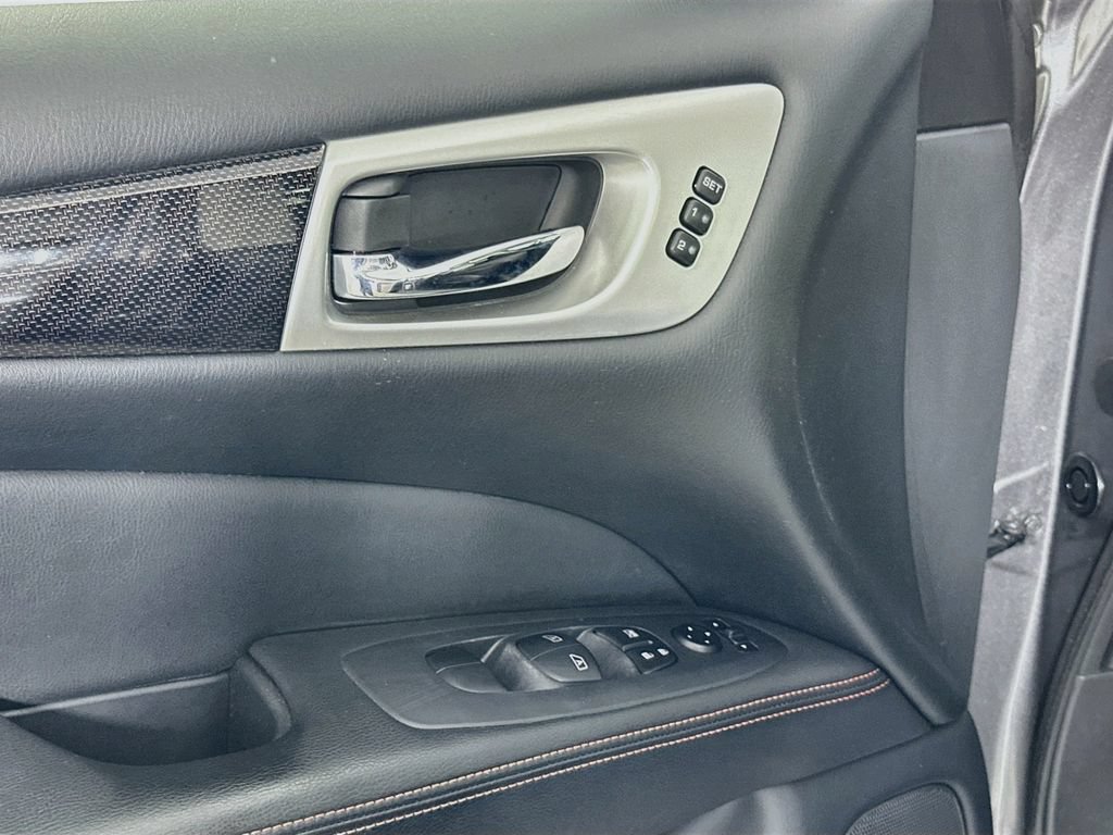 Used 2020 Nissan Pathfinder SL AWD/4WD image 20