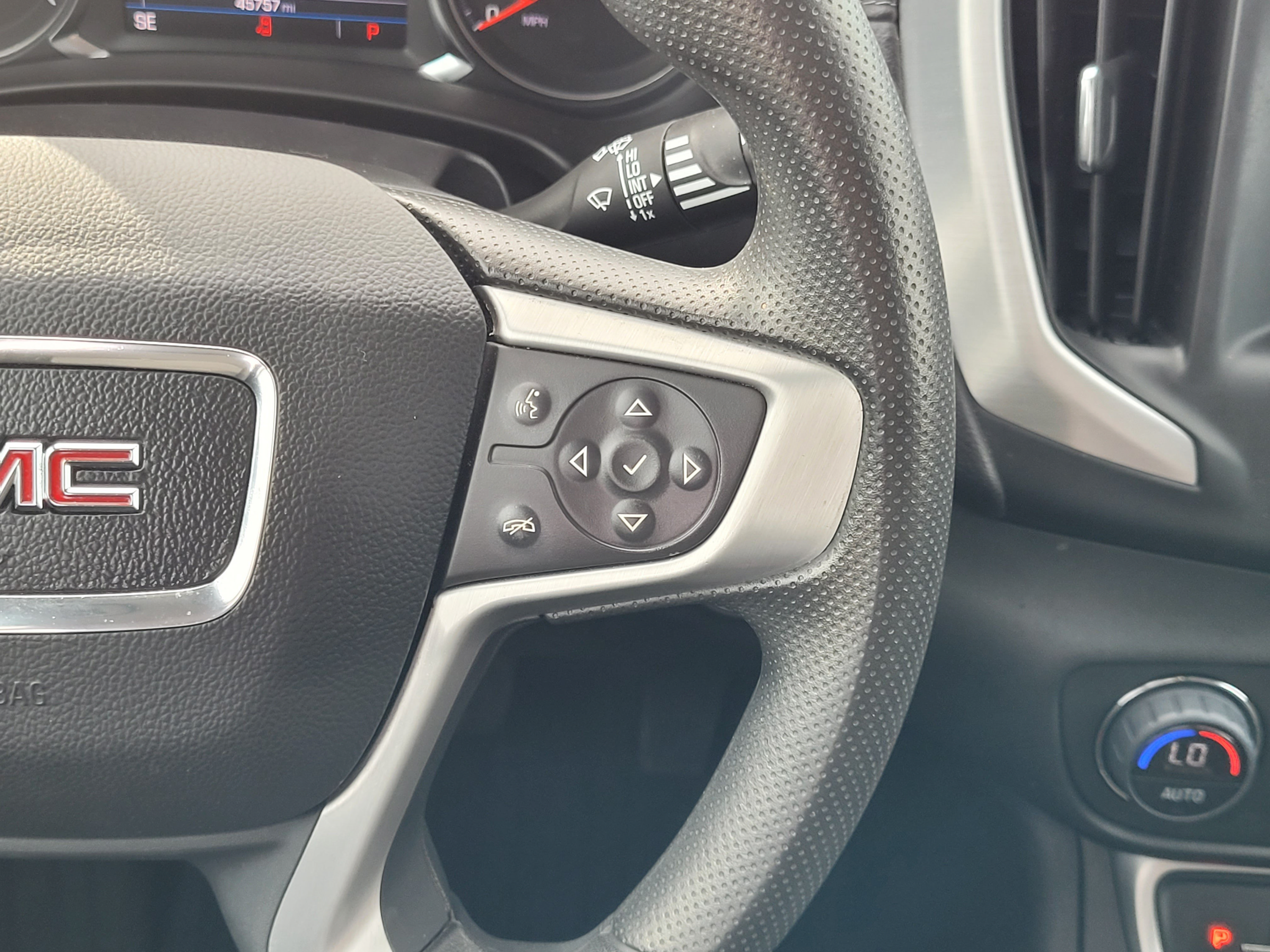 Used 2022 GMC Terrain SLE w/ Driver Convenience Package AWD/4WD image 13