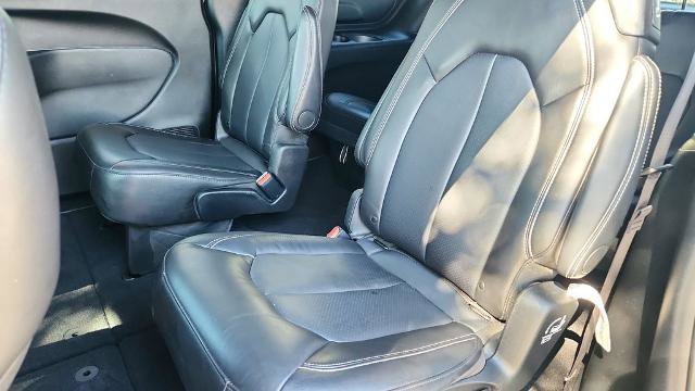 Used 2025 Chrysler Pacifica Select image 29