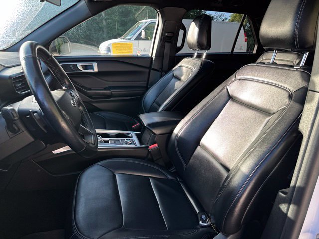 Certified 2020 Ford Explorer XLT w/ Equipment Group 202A AWD/4WD image 40