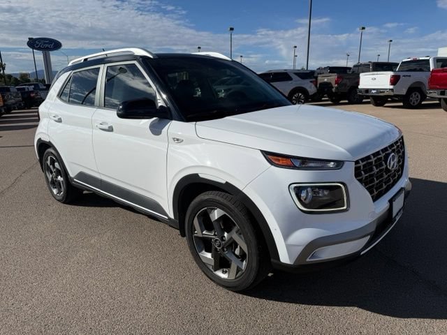 Used 2024 Hyundai Venue Limited FWD image 3