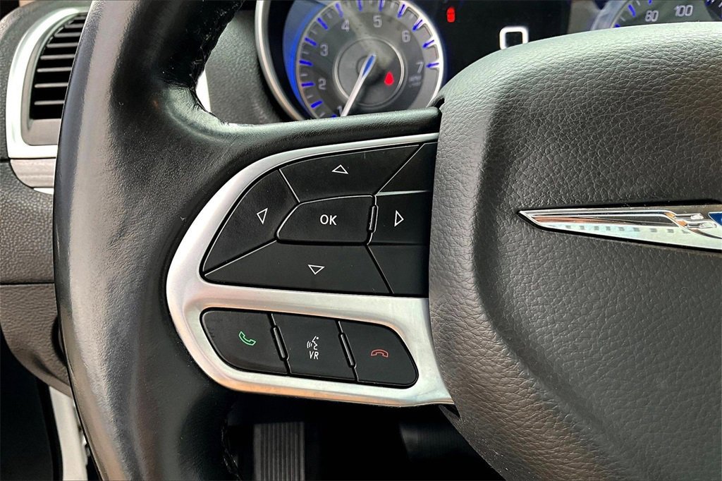 Used 2022 Chrysler 300 Touring w/ Sport Appearance Package image 18