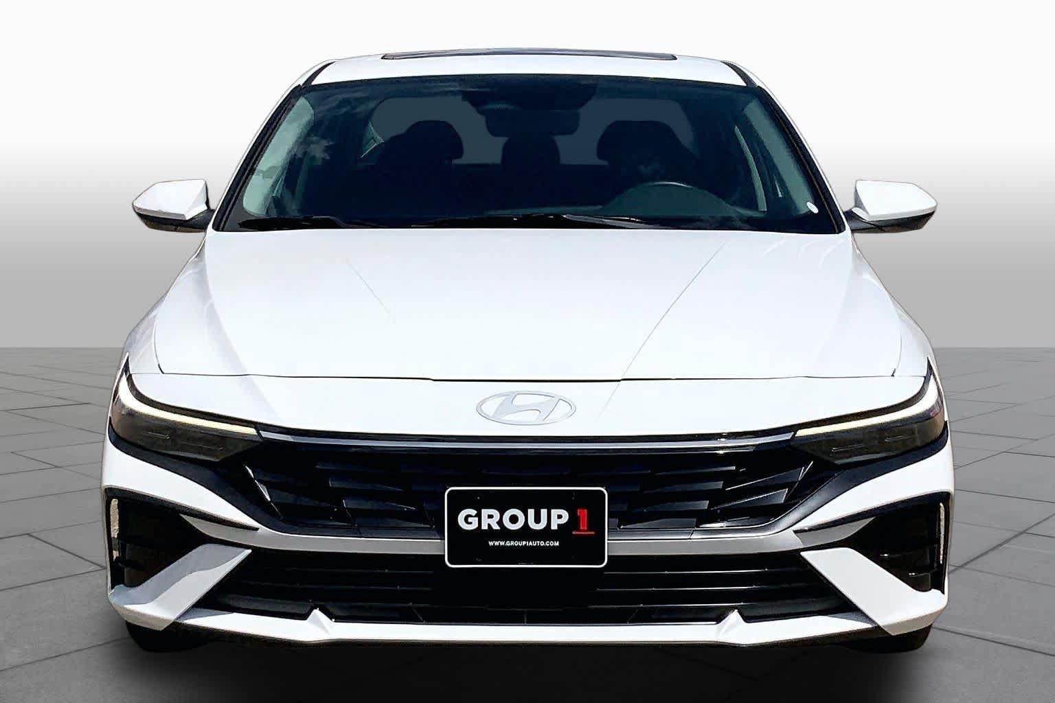 Used 2025 Hyundai Elantra SEL FWD image 4