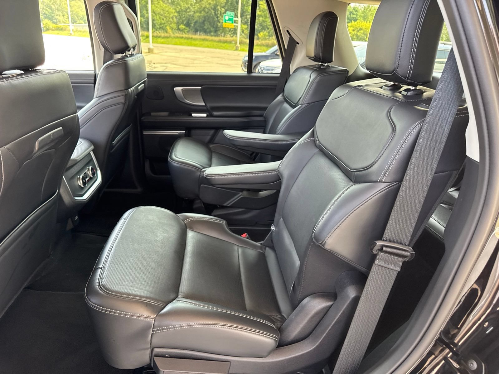 Certified 2025 Ford Expedition Platinum w/ Driver's Package AWD/4WD image 41