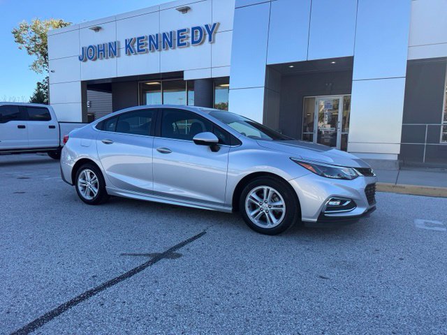 Used 2018 Chevrolet Cruze LT w/ Convenience Package FWD image 17
