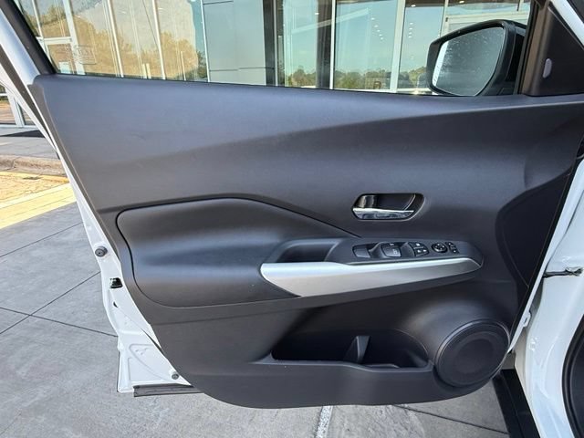 Used 2020 Nissan Kicks SR w/ SR Premium Package FWD image 12