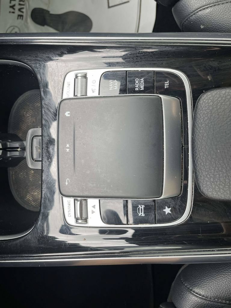 Used 2020 Mercedes-Benz GLB 250 4MATIC w/ Premium Package image 21