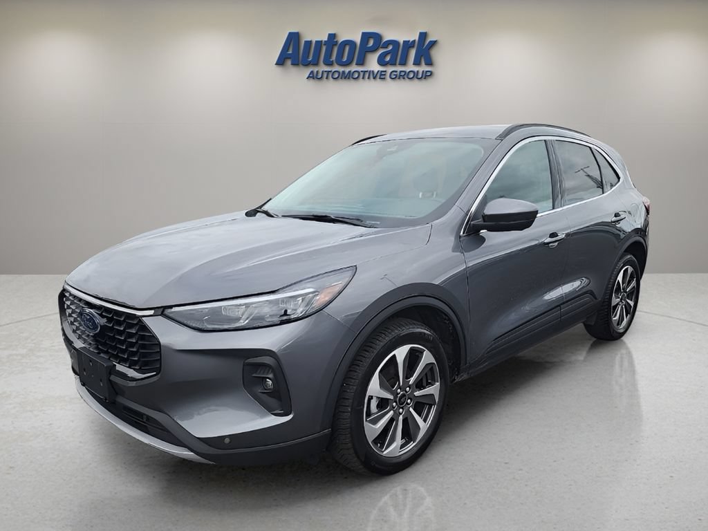 Certified 2024 Ford Escape Platinum AWD/4WD image 3