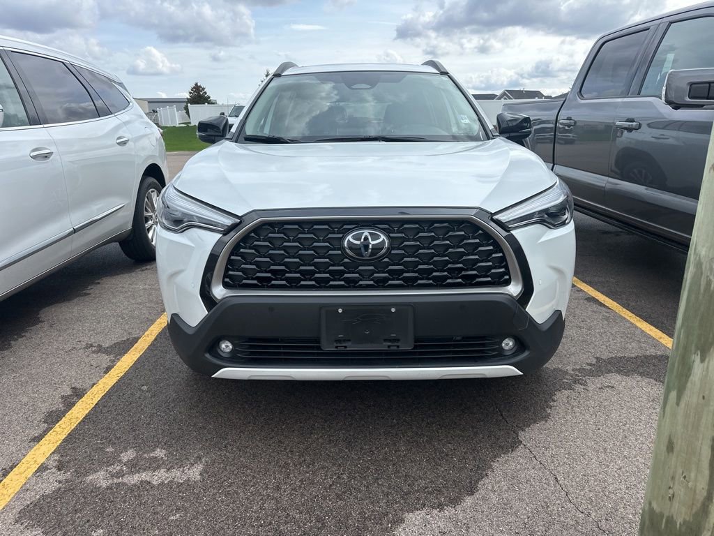 Used 2025 Toyota Corolla Cross XLE w/ Convenience Package AWD/4WD image 14