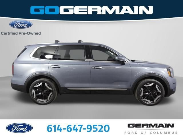 Used 2024 Kia Telluride EX w/ EX Captain's Chair Package image 2