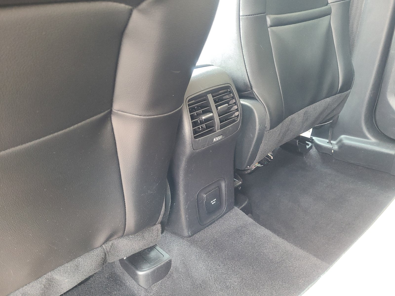 Certified 2020 Ford Escape Titanium AWD/4WD image 32