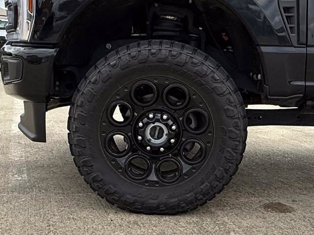 Certified 2025 Ford F250 Lariat w/ Black Appearance Package AWD/4WD image 9