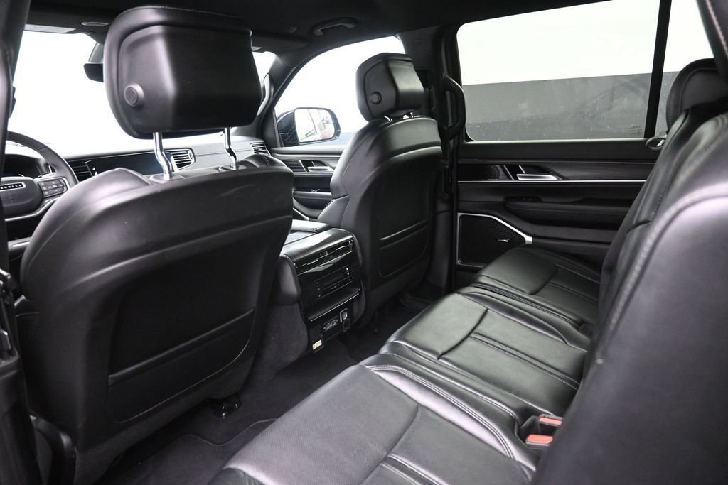 Used 2024 Jeep Wagoneer L Series II w/ Flexible Seating Group RWD image 25