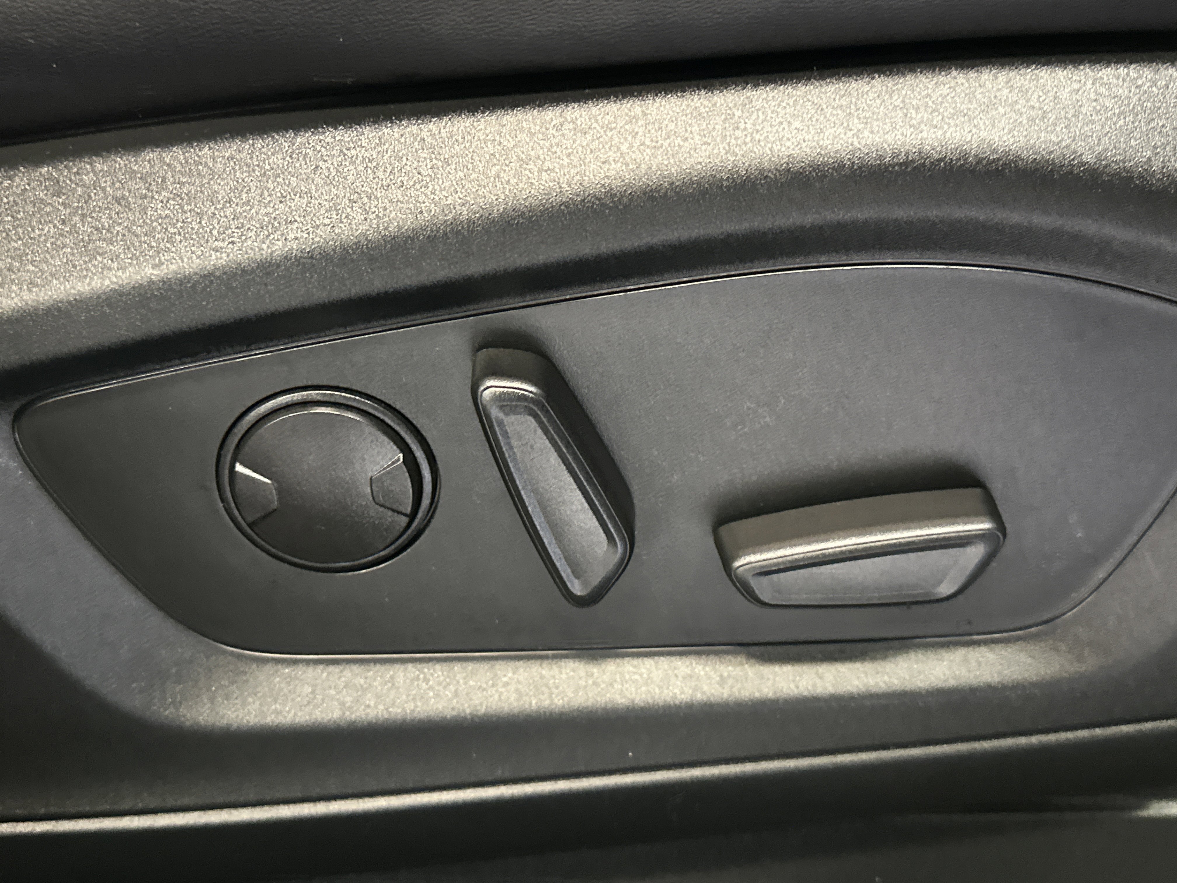 Certified 2023 Ford Explorer XLT w/ Equipment Group 202A image 25