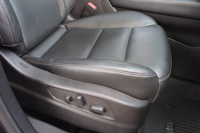 Used 2023 Cadillac XT4 Luxury w/ Cold Weather Package image 12