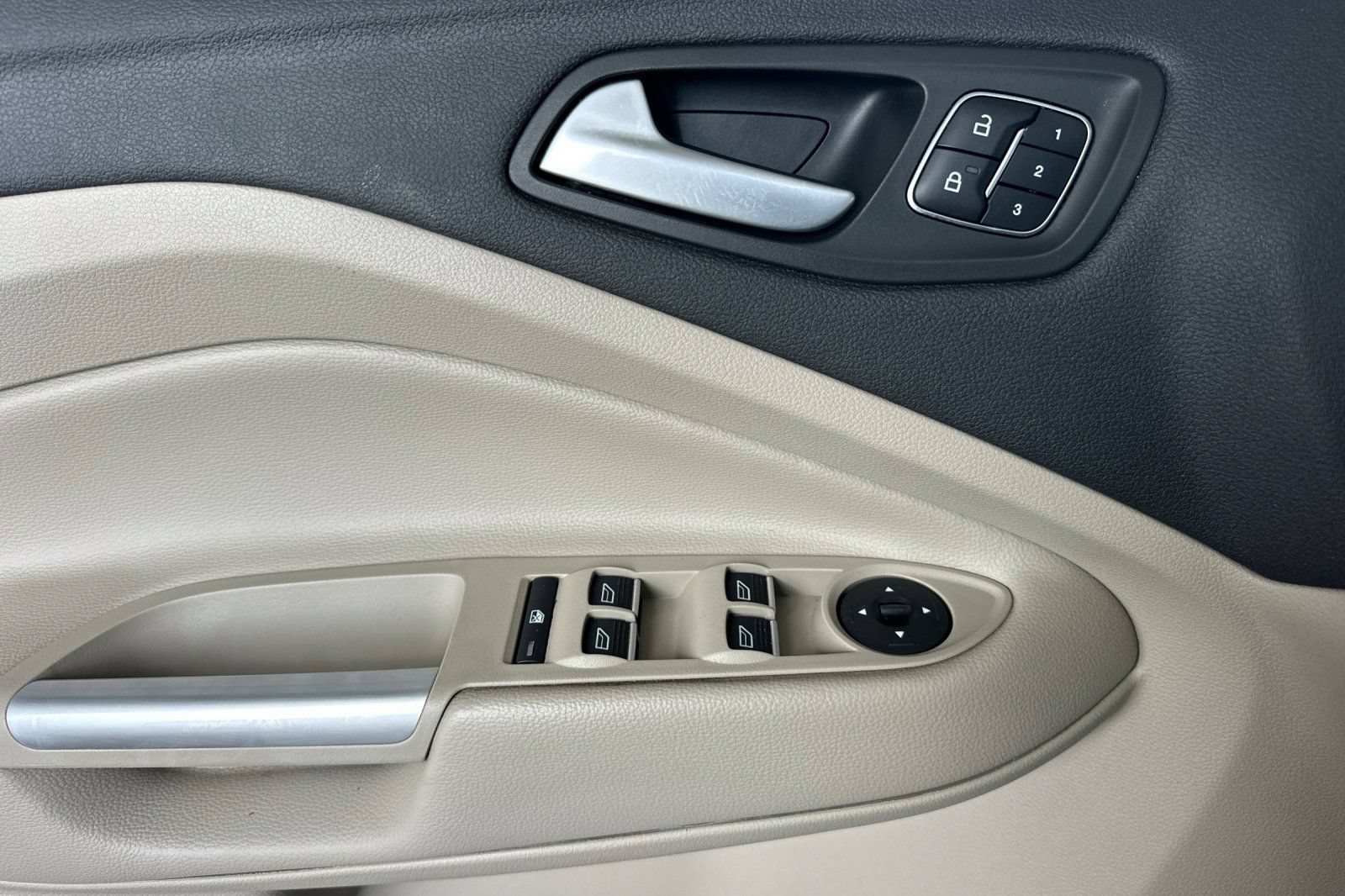 Certified 2018 Ford Escape Titanium FWD image 11