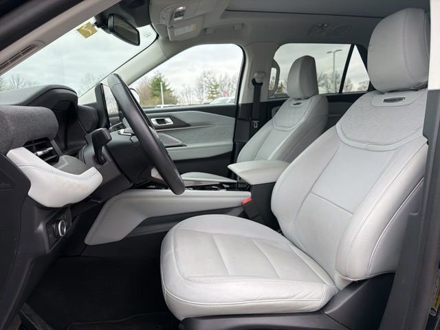 Certified 2025 Ford Explorer Platinum w/ LUX Leather Package image 28