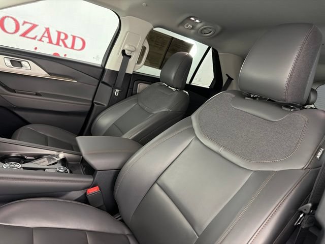 Certified 2025 Ford Explorer Active w/ Active Comfort Package RWD image 11
