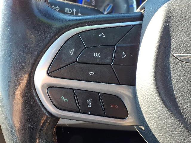 Used 2020 Chrysler Pacifica Touring-L image 11