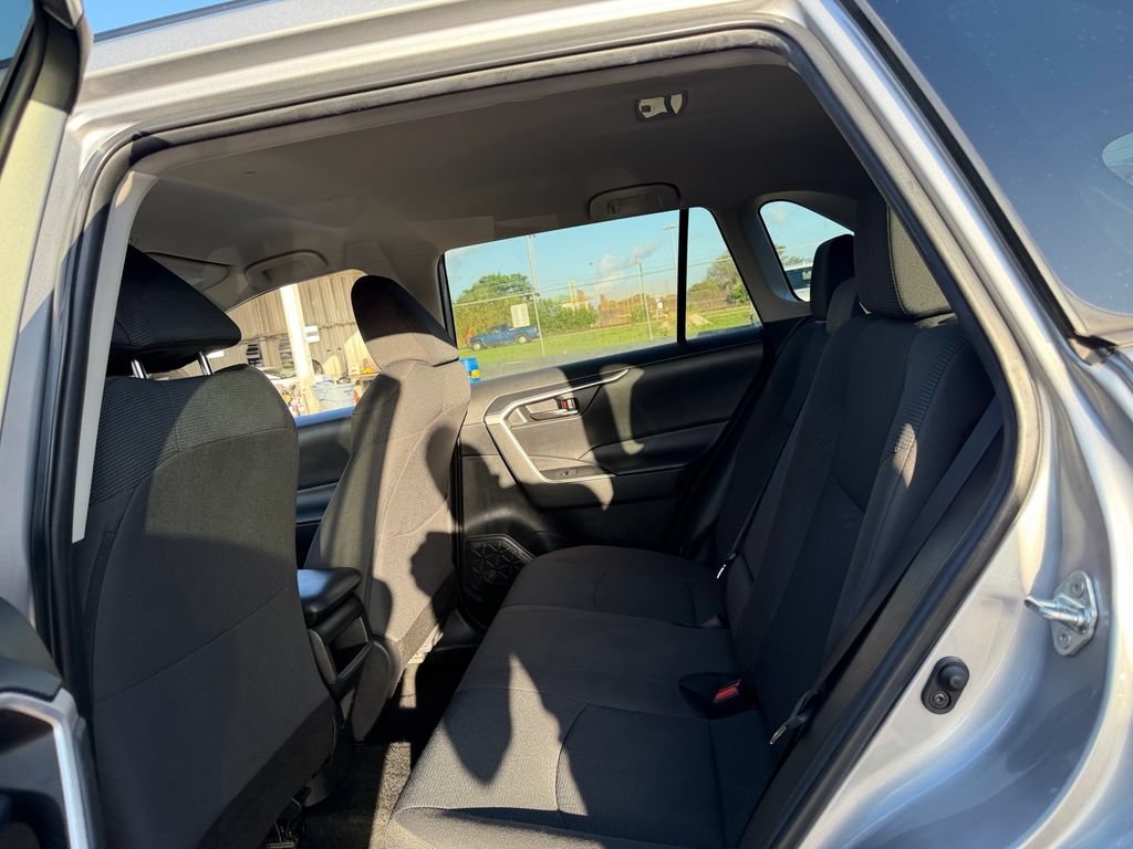 Used 2021 Toyota RAV4 LE FWD image 12