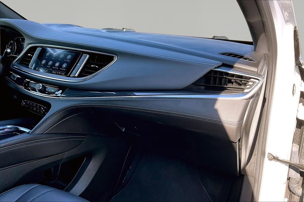 Used 2024 Buick Enclave Premium image 17