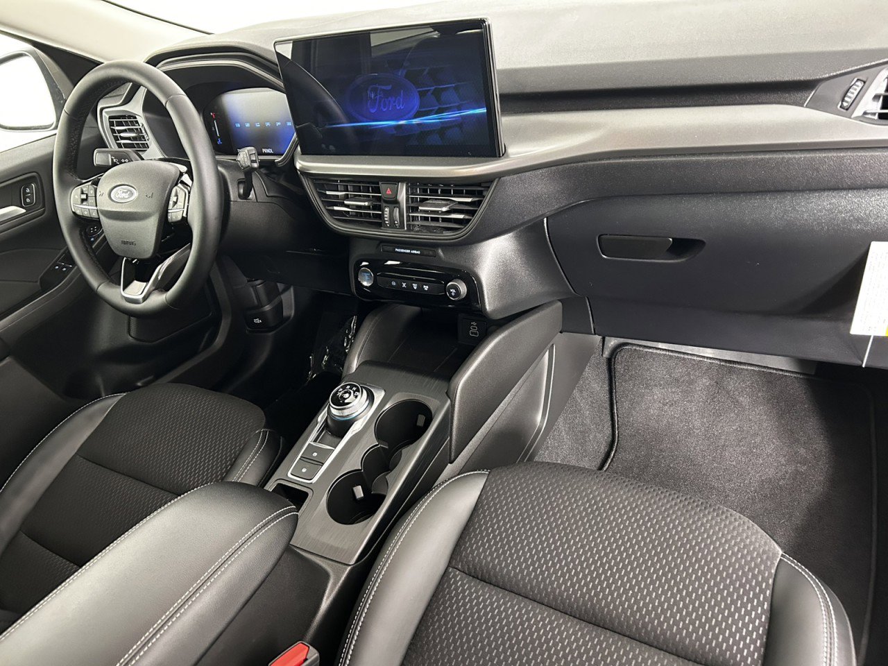Certified 2025 Ford Escape SE FWD image 11
