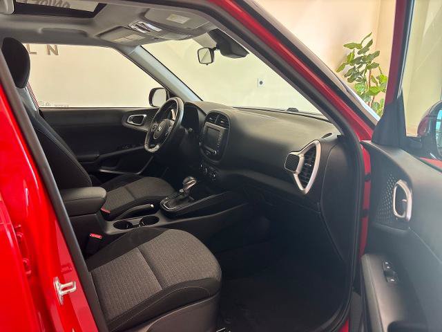 Used 2020 Kia Soul GT-Line w/ GT 2.0L Power Sunroof Package FWD image 6