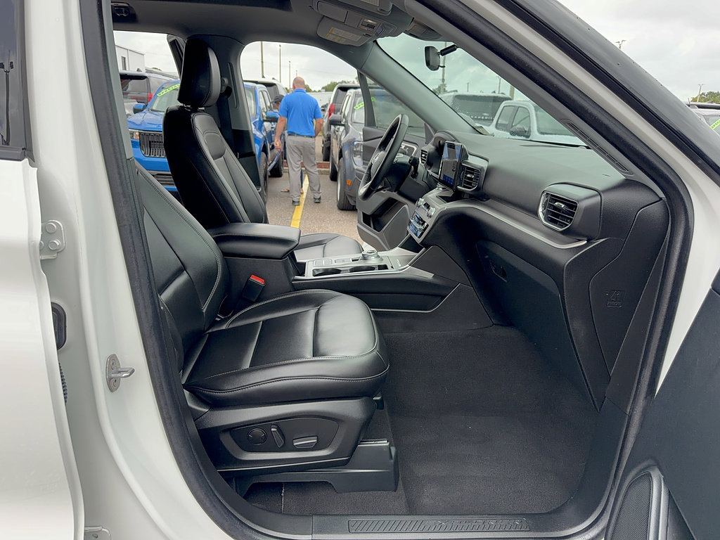 Certified 2024 Ford Explorer XLT w/ Equipment Group 202A RWD image 14