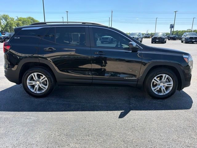 Used 2023 GMC Terrain SLE w/ Driver Convenience Package FWD image 4