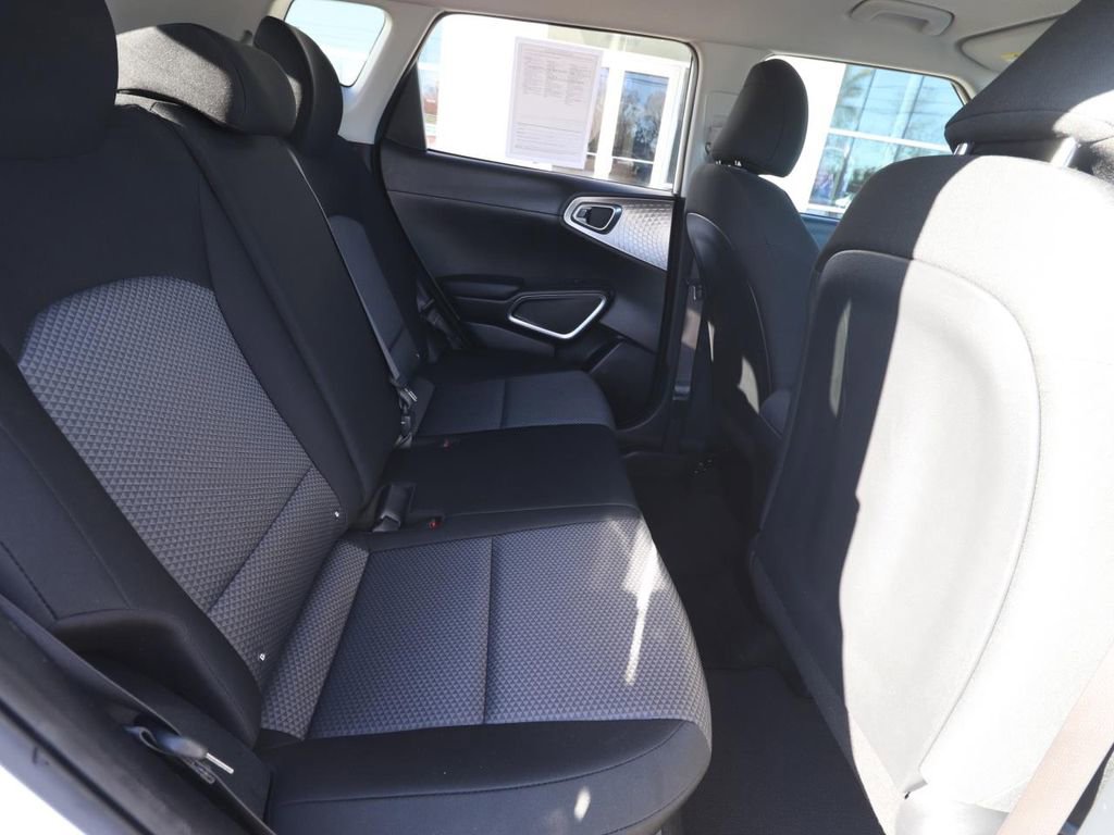 Used 2025 Kia Soul LX w/ LX Technology Package image 22
