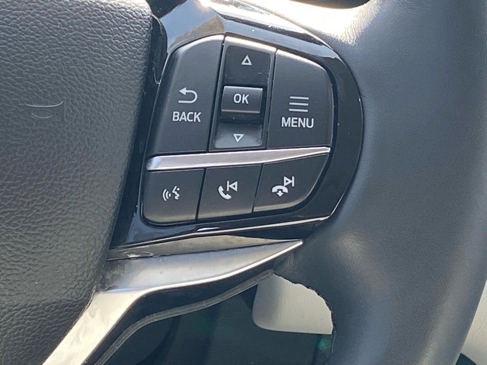 Certified 2025 Ford Explorer Platinum w/ Ultimate Package image 9