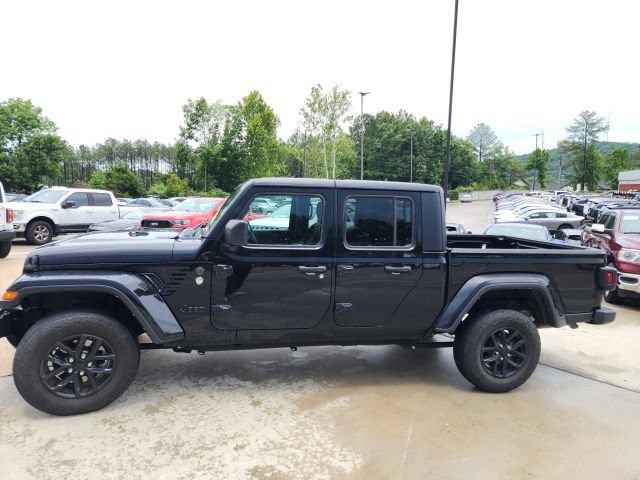 Used 2022 Jeep Gladiator Sport AWD/4WD image 6