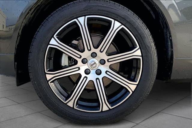 Used 2020 Volvo XC60 T5 Momentum image 13