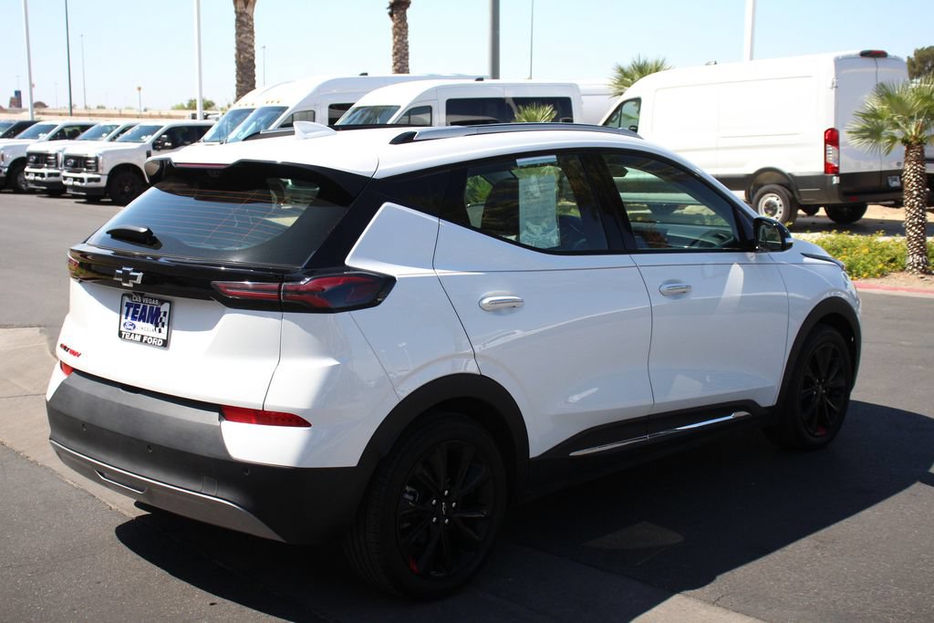Used 2023 Chevrolet Bolt EUV Premier w/ Sun & Sound Package FWD image 8