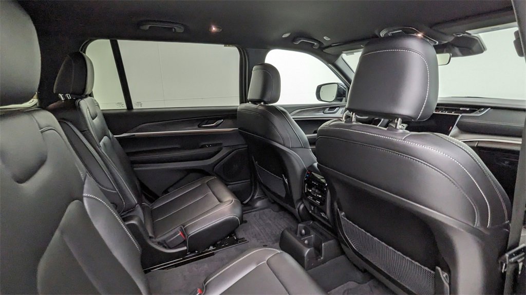 Used 2025 Jeep Grand Cherokee L Limited image 40