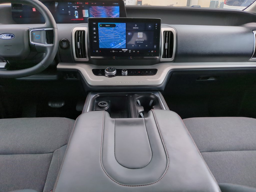 Certified 2025 Ford Expedition Active AWD/4WD image 19