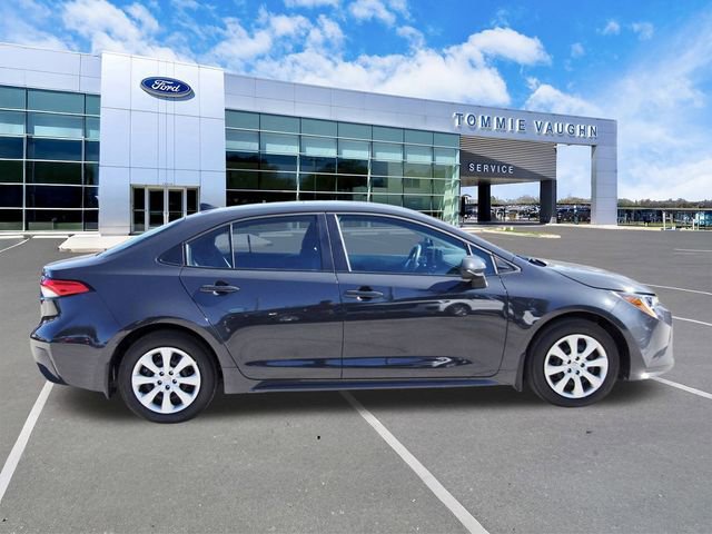 Used 2025 Toyota Corolla LE image 2