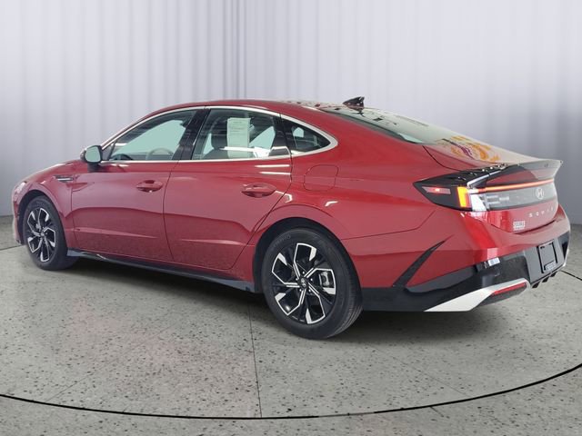 Used 2025 Hyundai Sonata SEL FWD image 2