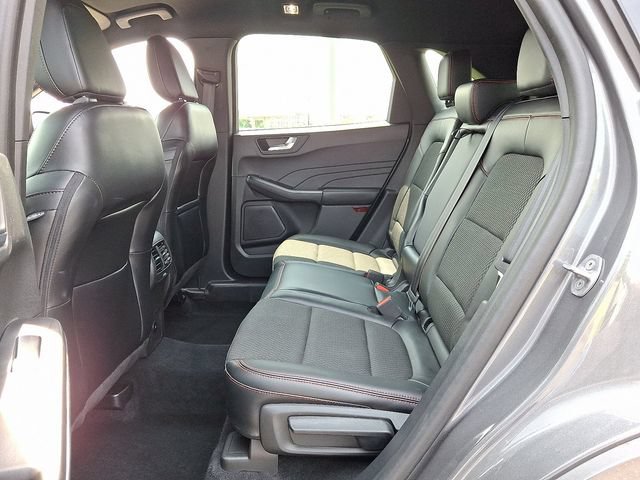 Certified 2023 Ford Escape ST-Line w/ Tech Pack #1 AWD/4WD image 9