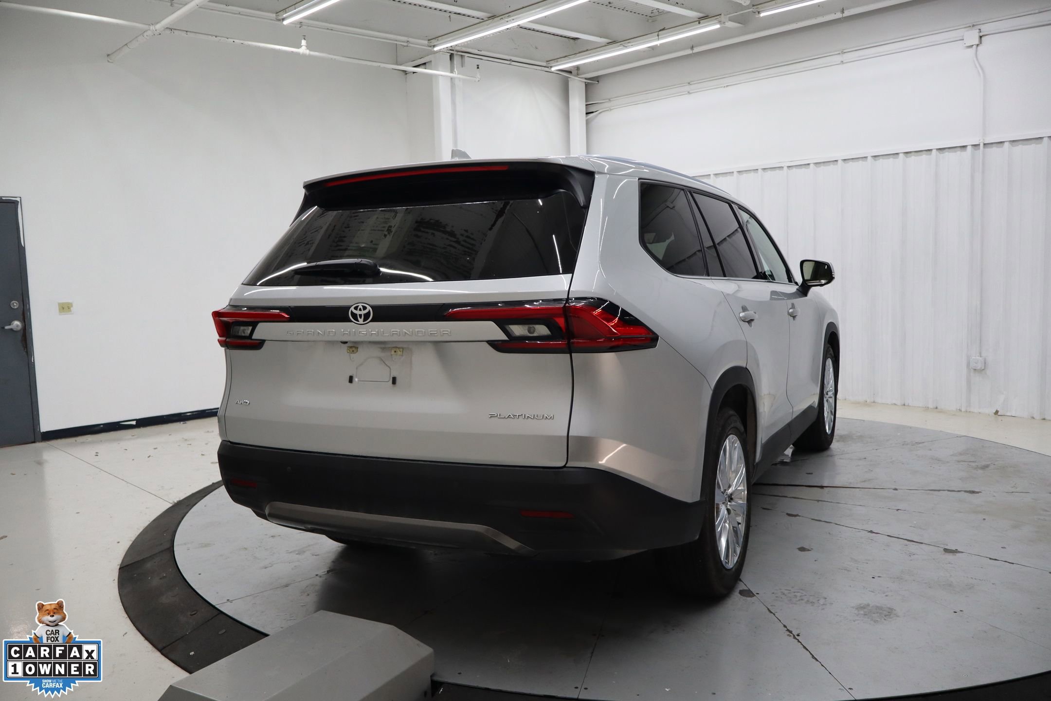 Used 2024 Toyota Grand Highlander AWD image 3
