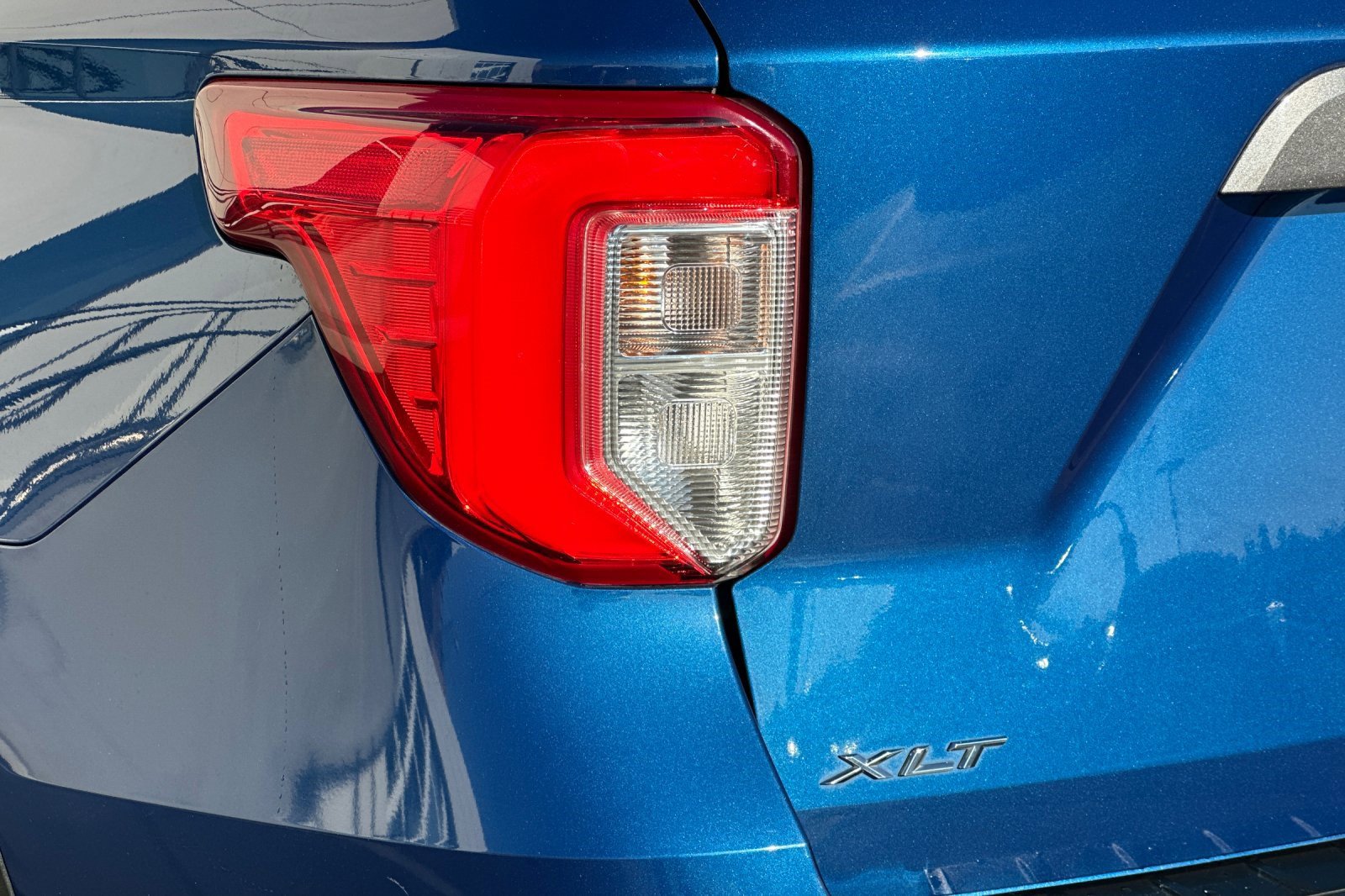 Certified 2022 Ford Explorer XLT w/ Equipment Group 202A image 28