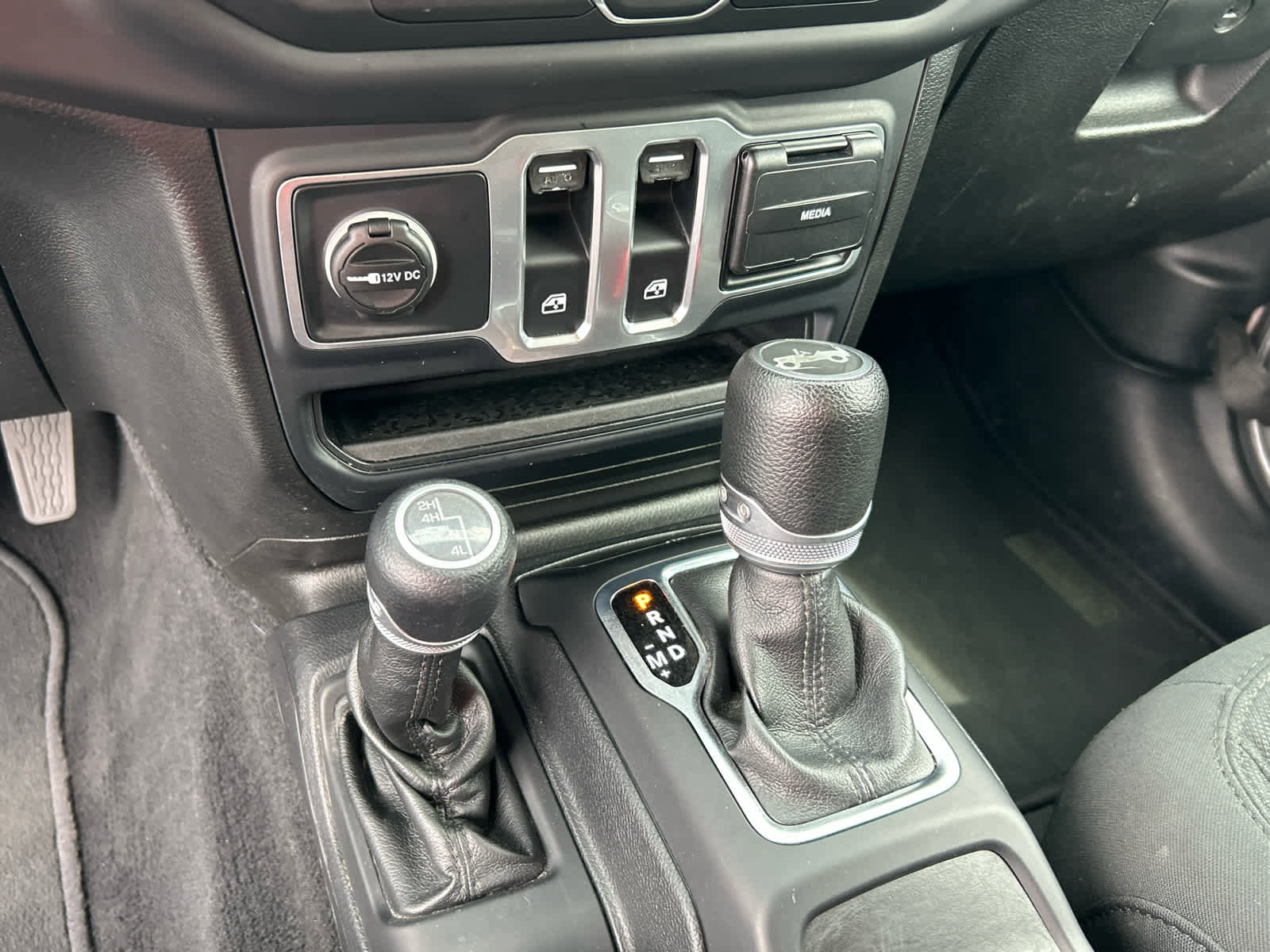 Used 2019 Jeep Wrangler Sport image 32