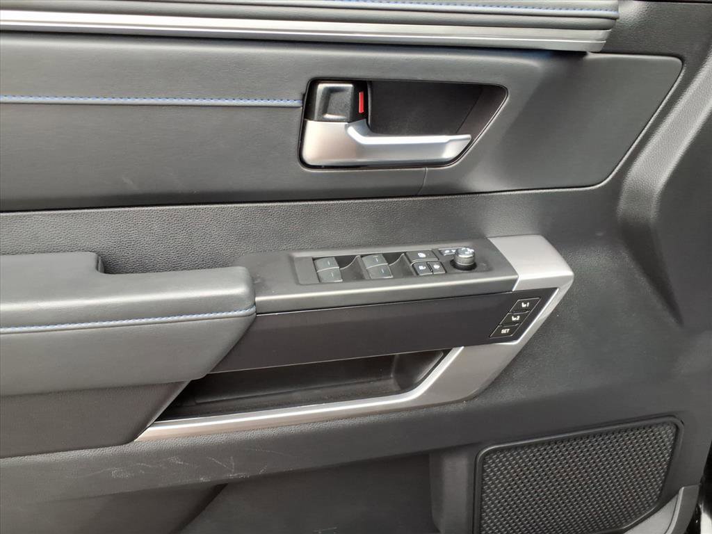 Used 2023 Toyota Tundra Platinum image 11