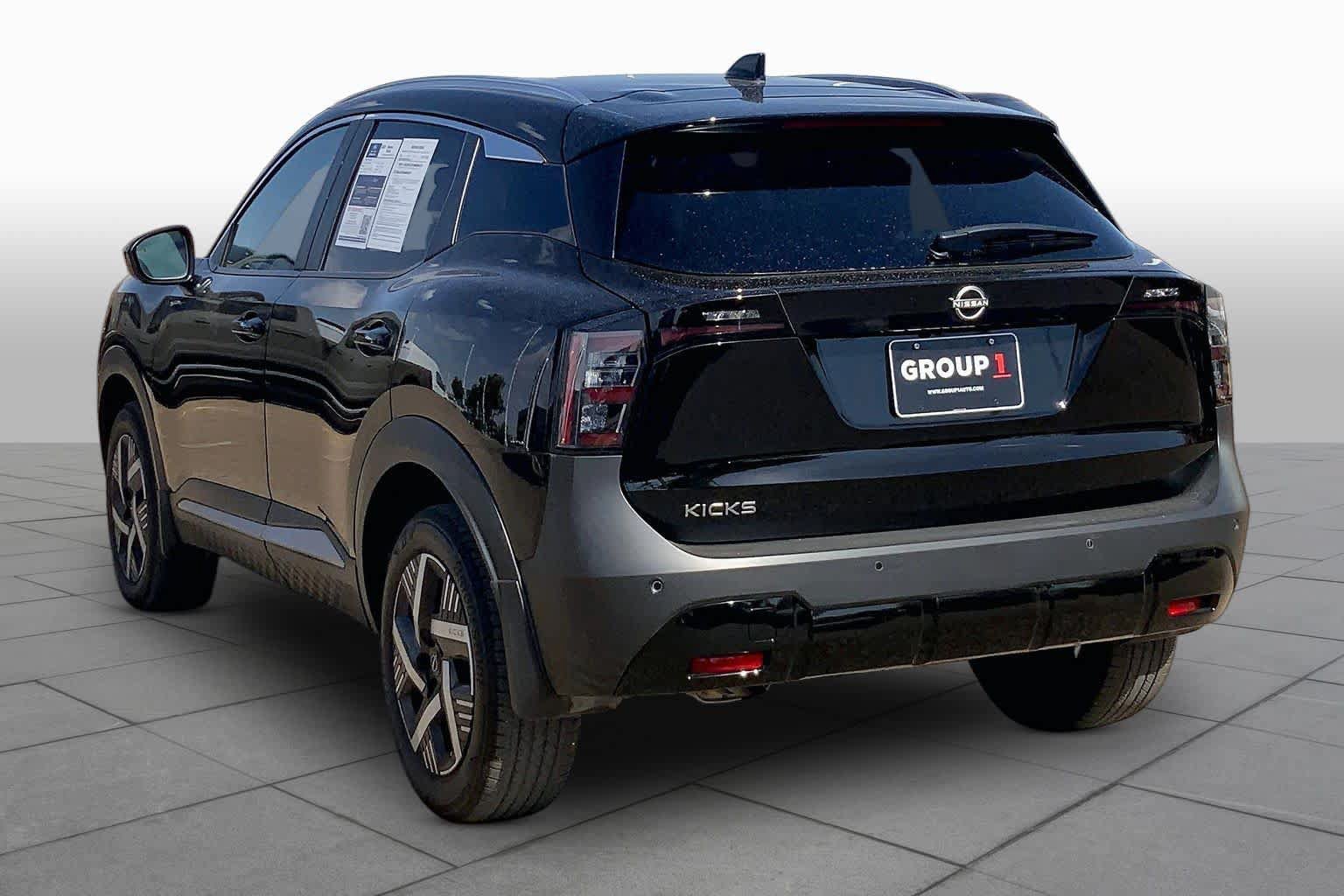 Used 2025 Nissan Kicks SV w/ SV Premium Package FWD image 12