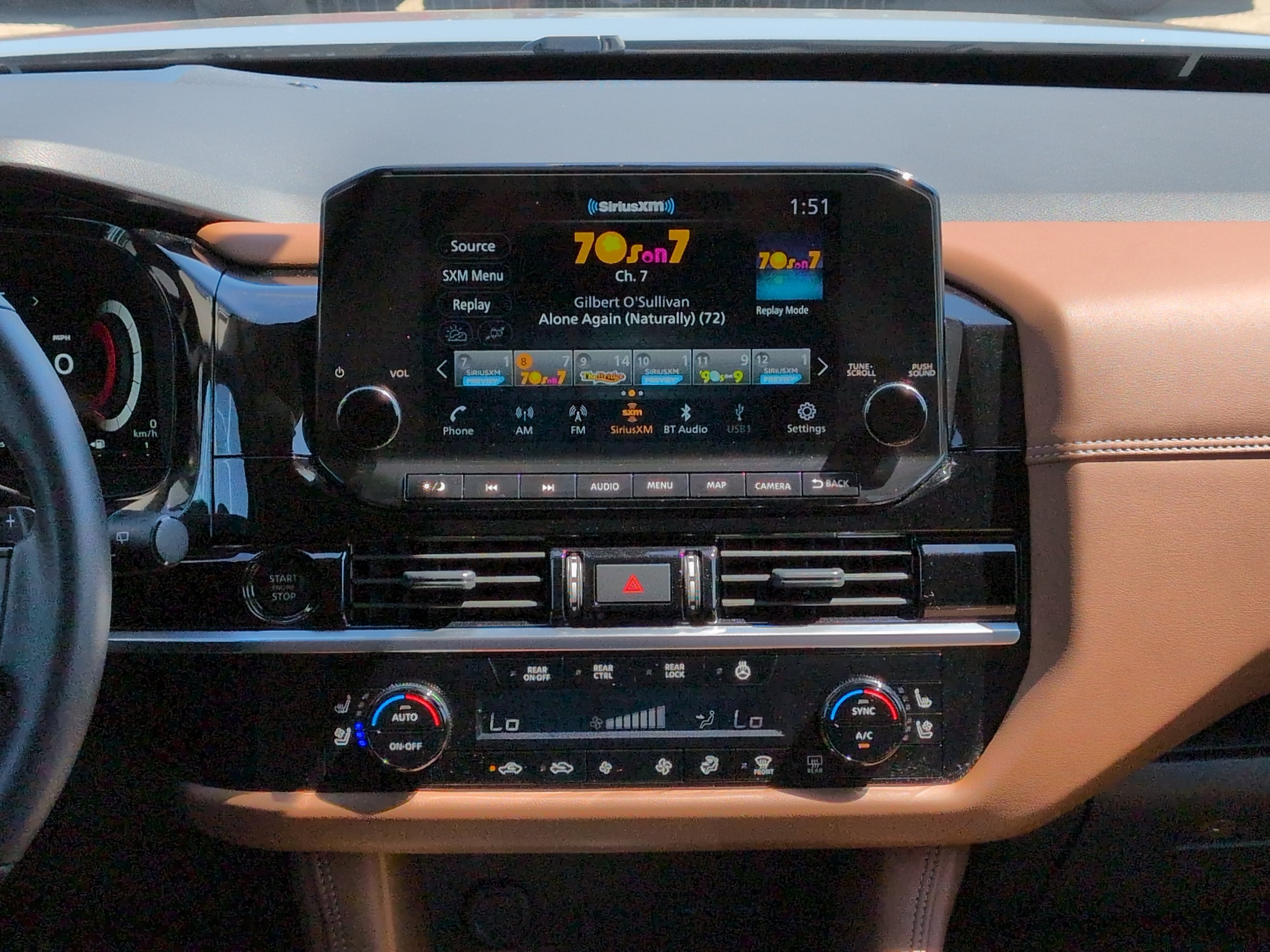 Used 2025 Nissan Pathfinder Platinum FWD image 16