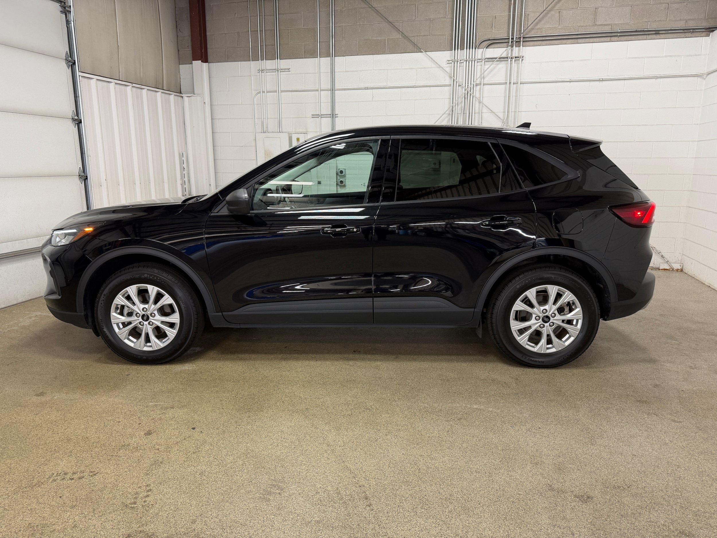 Certified 2025 Ford Escape Active AWD/4WD image 6